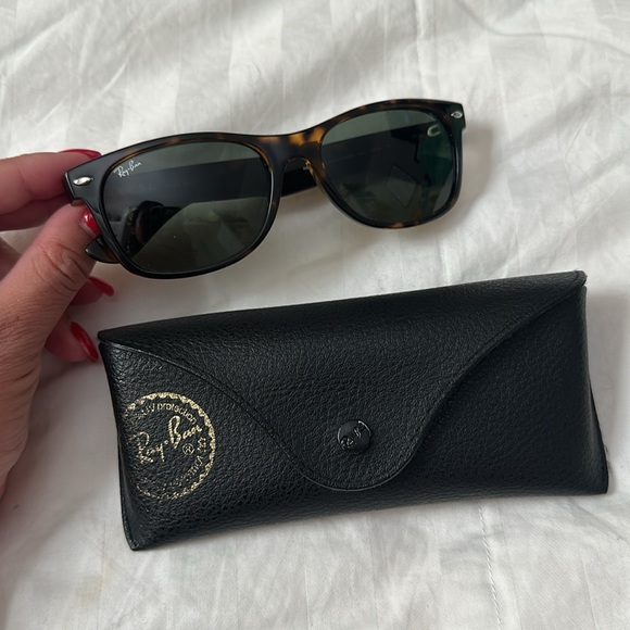 Ray-Ban New Wayfarer Tortoise Shell Sunglasses - Picture 1 of 9